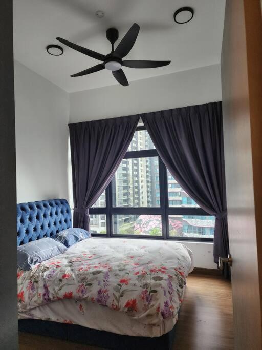 Sunflower/4r3b/klcc/1550sf/bacony/newcondo/bathtub Pangsapuri Kuala Lumpur