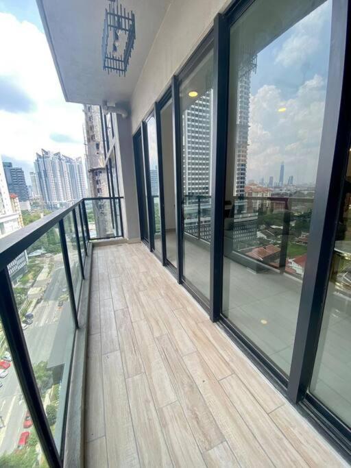Sunflower/4r3b/klcc/1550sf/bacony/newcondo/bathtub