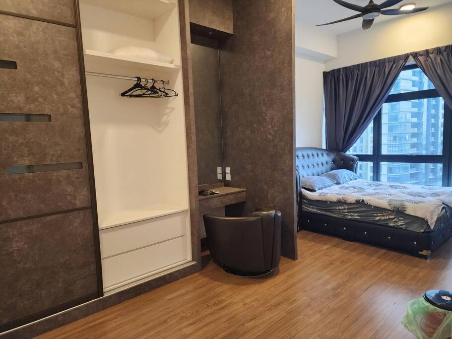 Sunflower/4r3b/klcc/1550sf/bacony/newcondo/bathtub