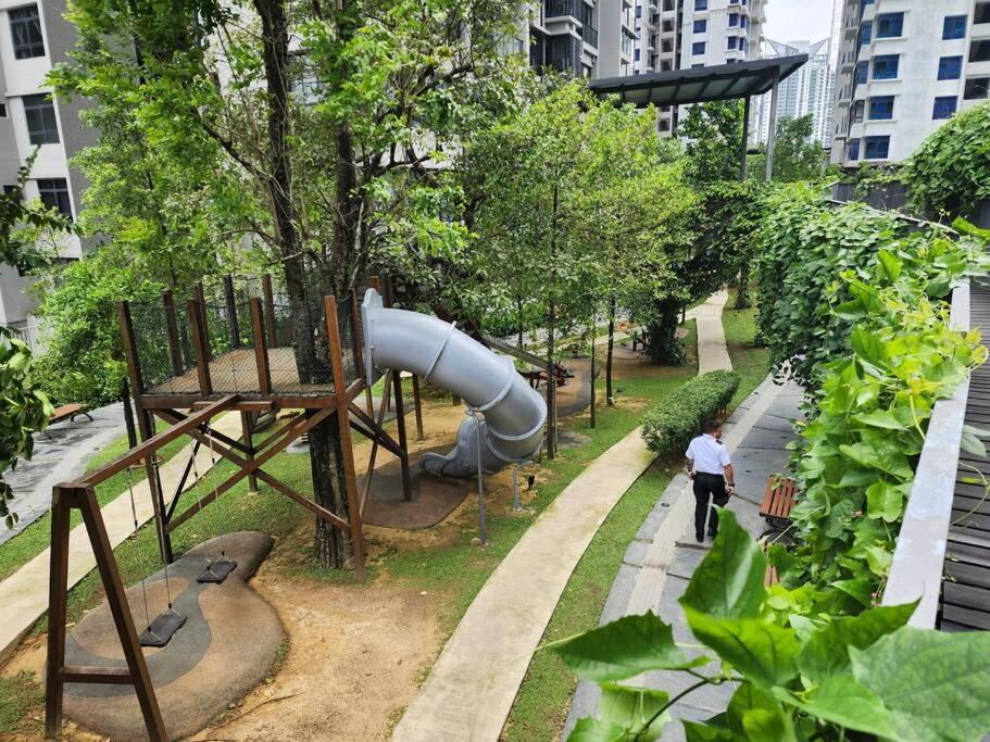 Sunflower/4r3b/klcc/1550sf/bacony/newcondo/bathtub Pangsapuri Kuala Lumpur