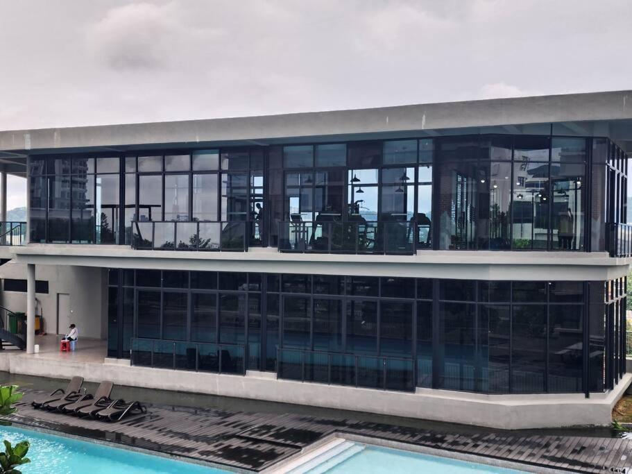 Sunflower/4r3b/klcc/1550sf/bacony/newcondo/bathtub