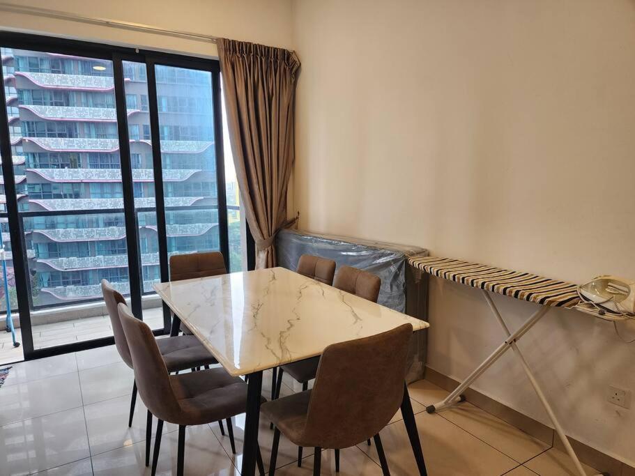 Pangsapuri Sunflower/4r3b/klcc/1550sf/bacony/newcondo/bathtub Kuala Lumpur