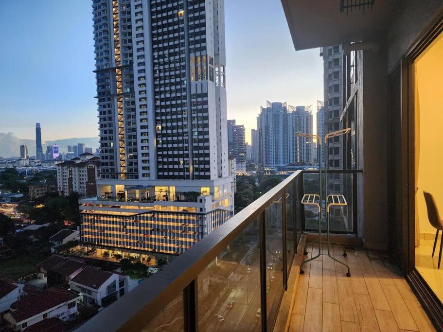 Sunflower/4r3b/klcc/1550sf/bacony/newcondo/bathtub