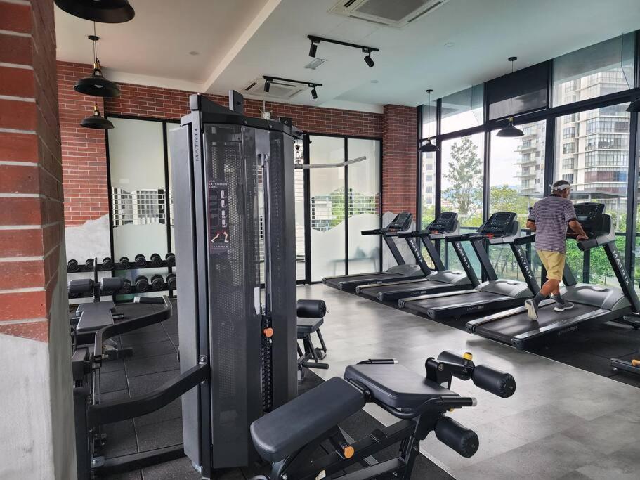Sunflower/4r3b/klcc/1550sf/bacony/newcondo/bathtub